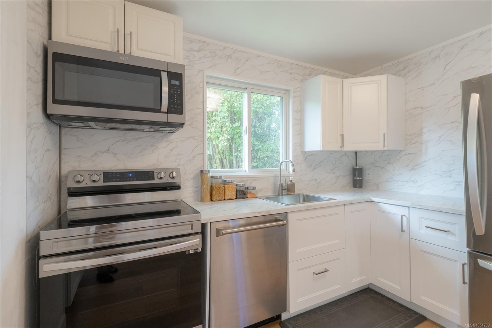 4533 Lathom Rd — listing photo 12 of 31