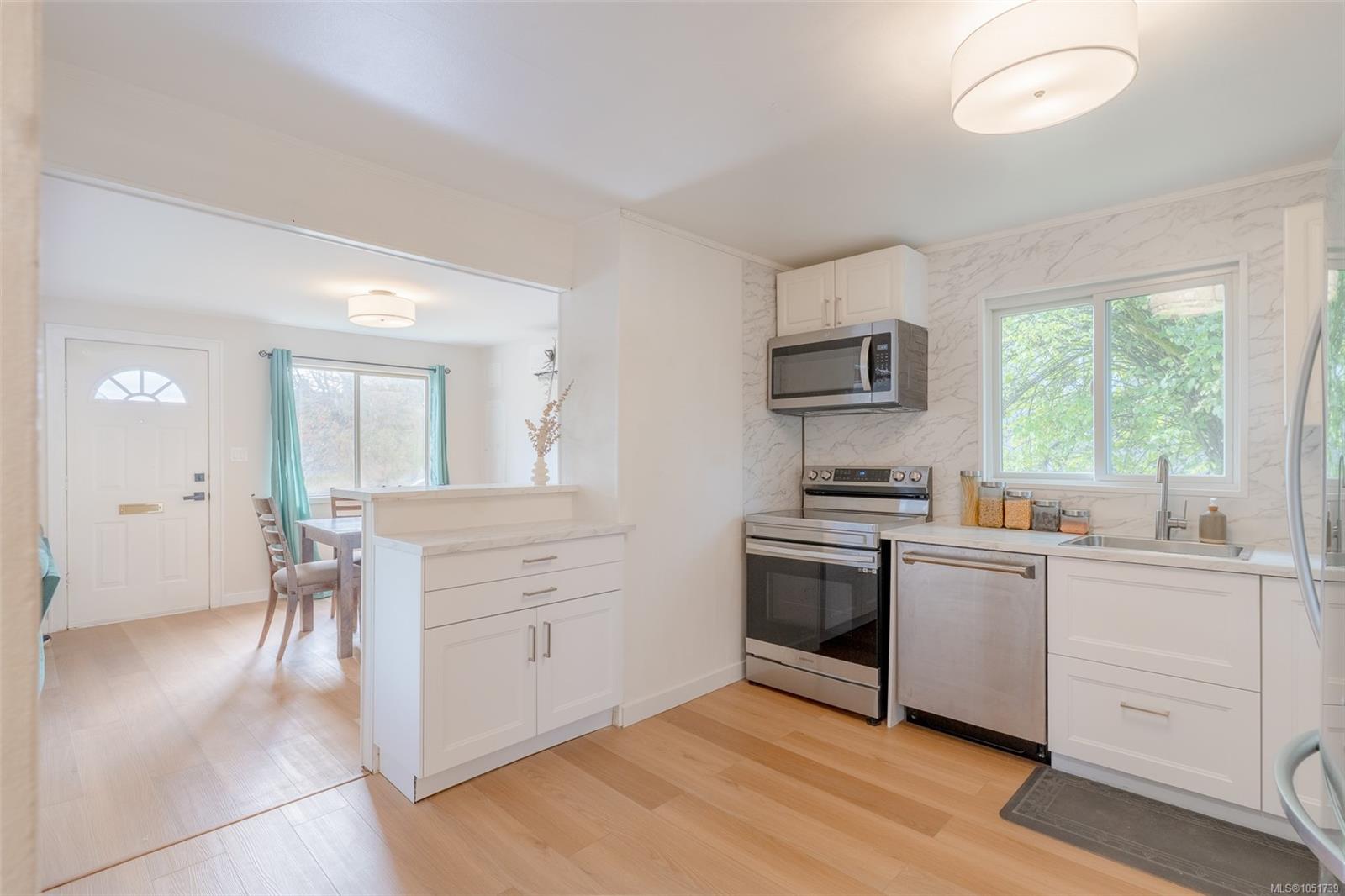 4533 Lathom Rd — listing photo 13 of 31