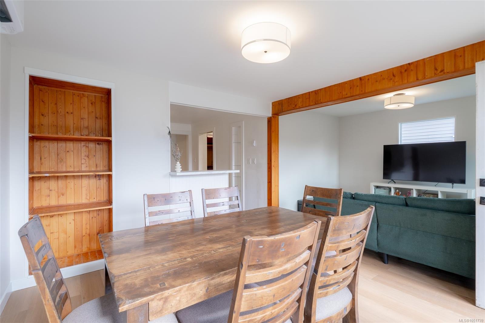 4533 Lathom Rd — listing photo 5 of 31