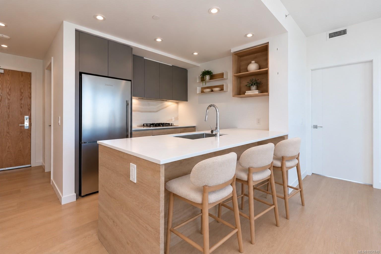 1108-369 Tyee Rd — listing photo 11 of 30