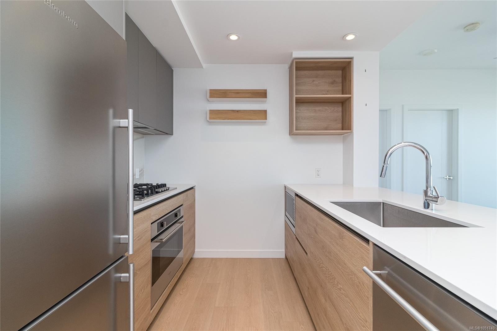 1108-369 Tyee Rd — listing photo 14 of 30