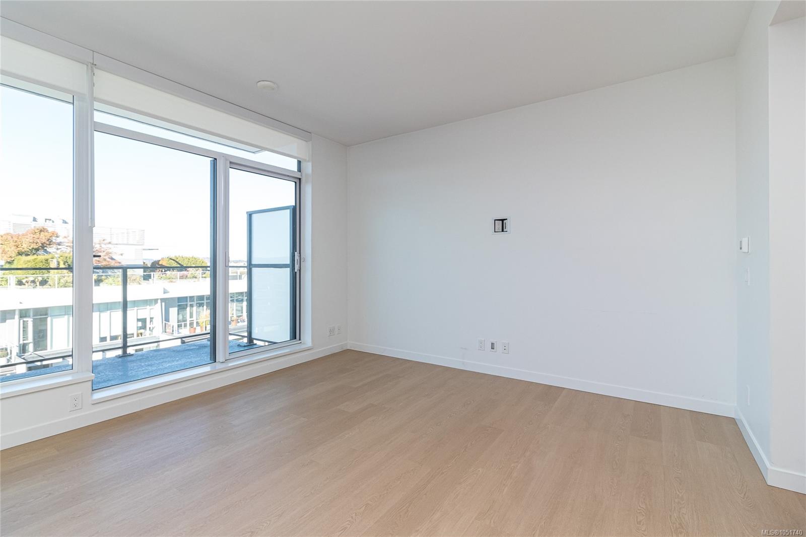 1108-369 Tyee Rd — listing photo 5 of 30