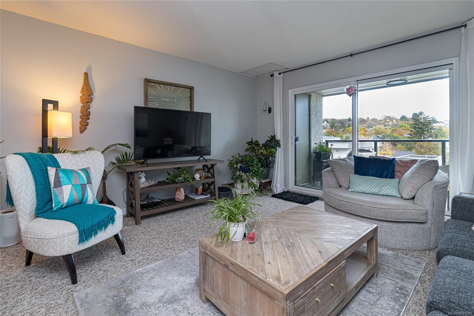 404-2757 Quadra St, Victoria