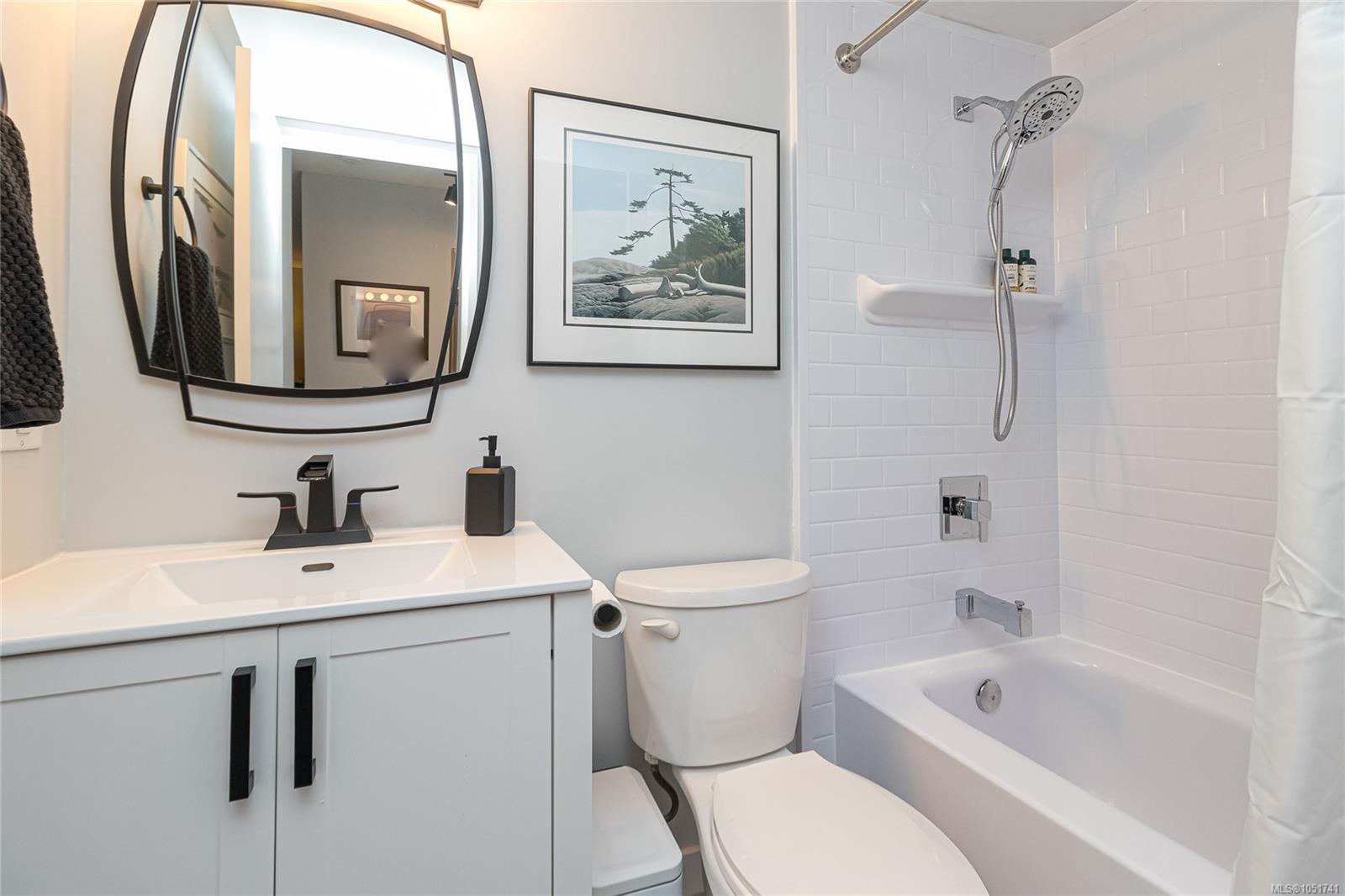 404-2757 Quadra St — listing photo 11 of 24