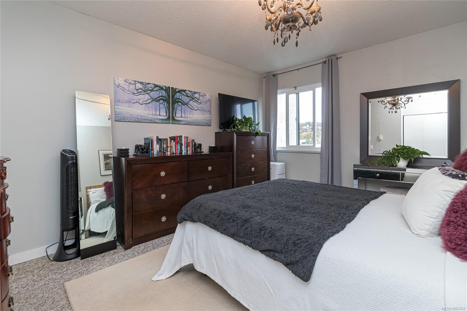 404-2757 Quadra St — listing photo 6 of 24