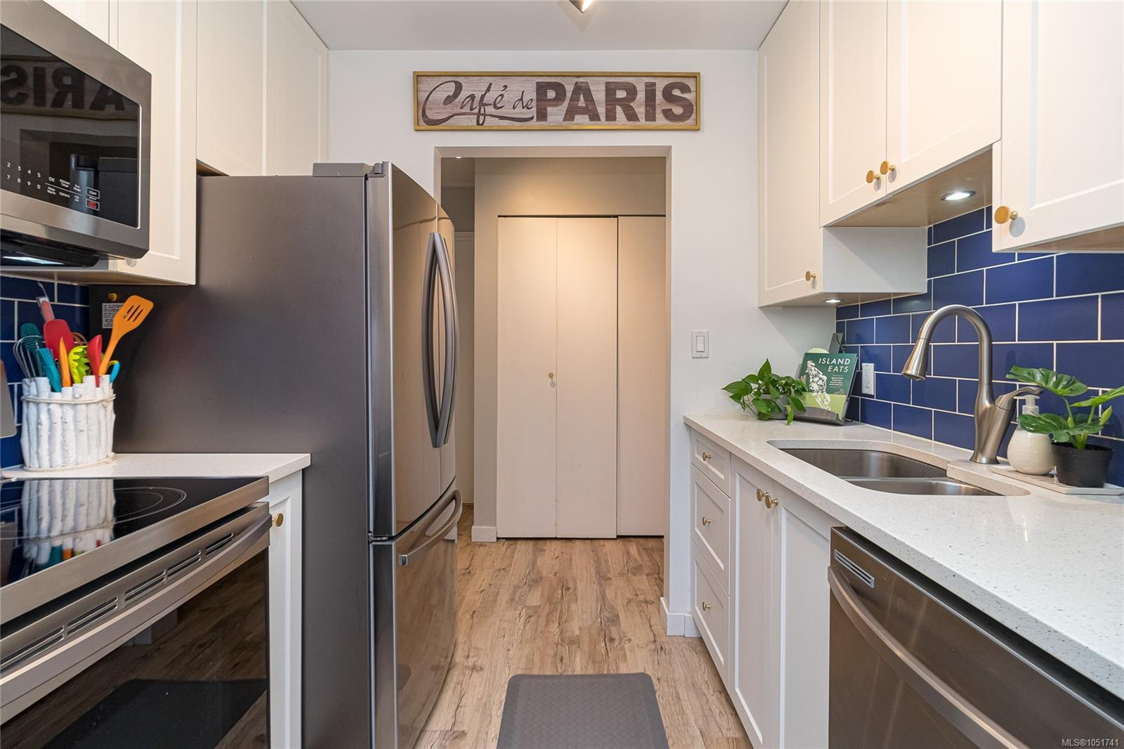 404-2757 Quadra St — listing photo 8 of 24