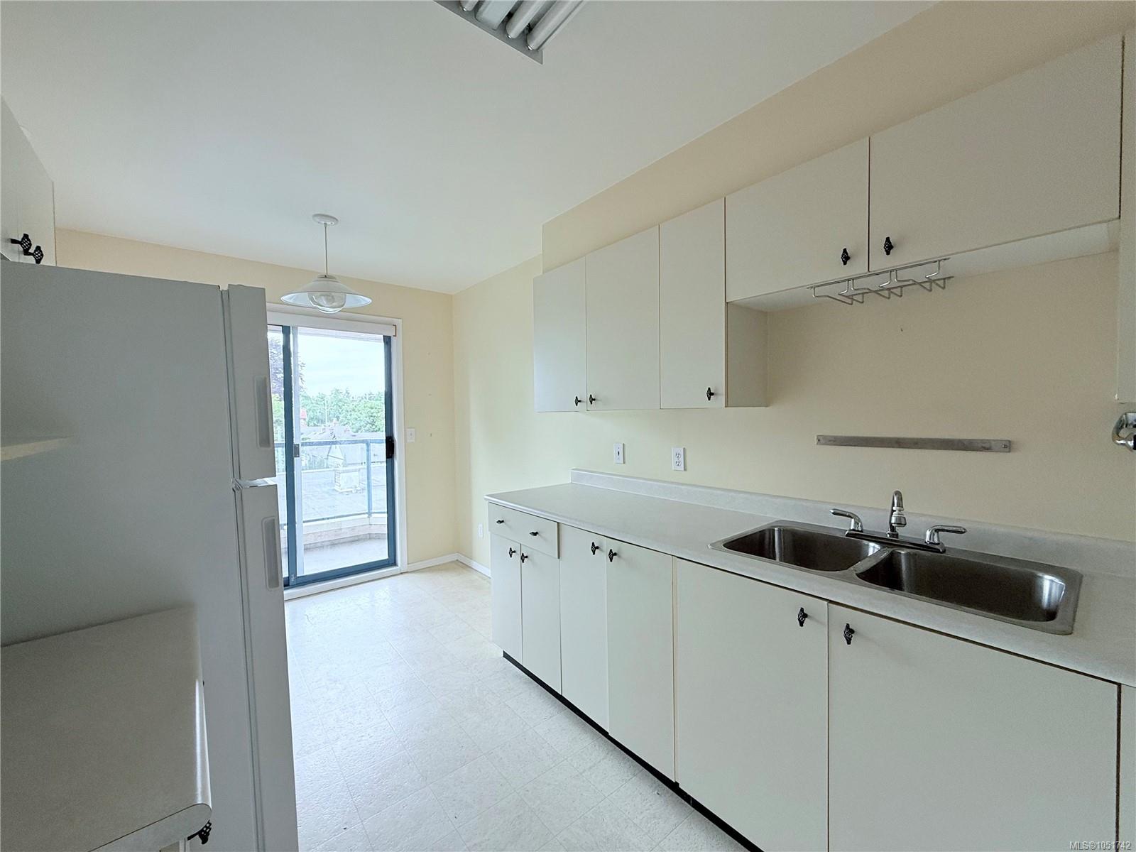 408-1063 Southgate St — listing photo 10 of 20