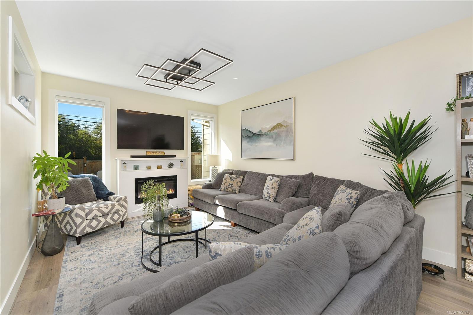 2-4487 WILKINSON Rd — listing photo 11 of 34