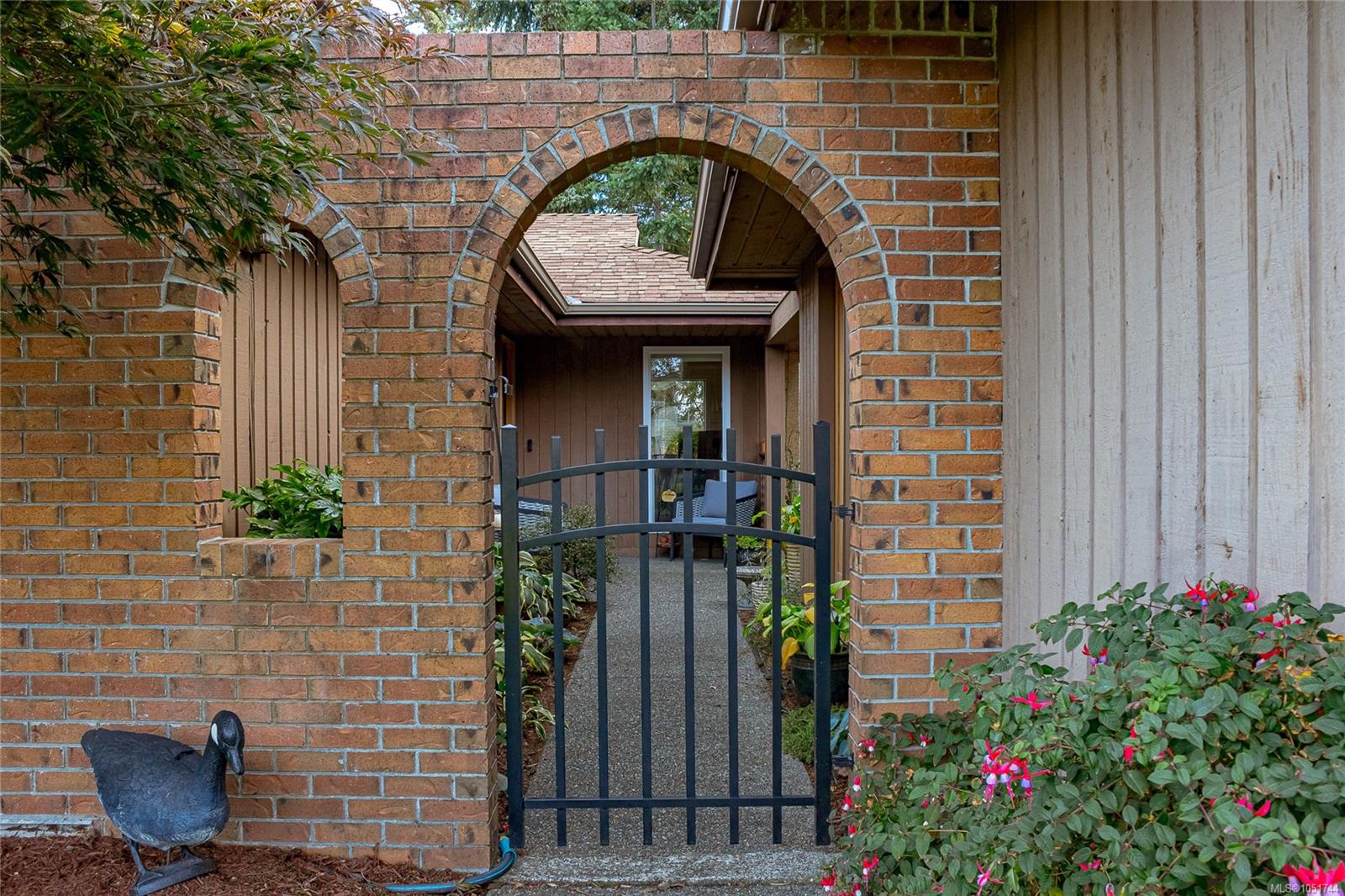 4413 Strom Ness Pl — listing photo 4 of 44