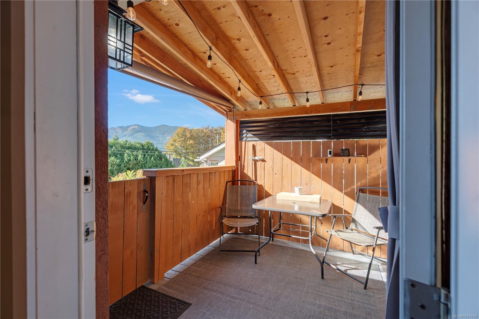 10579 Youbou Rd — listing photo 10 of 53