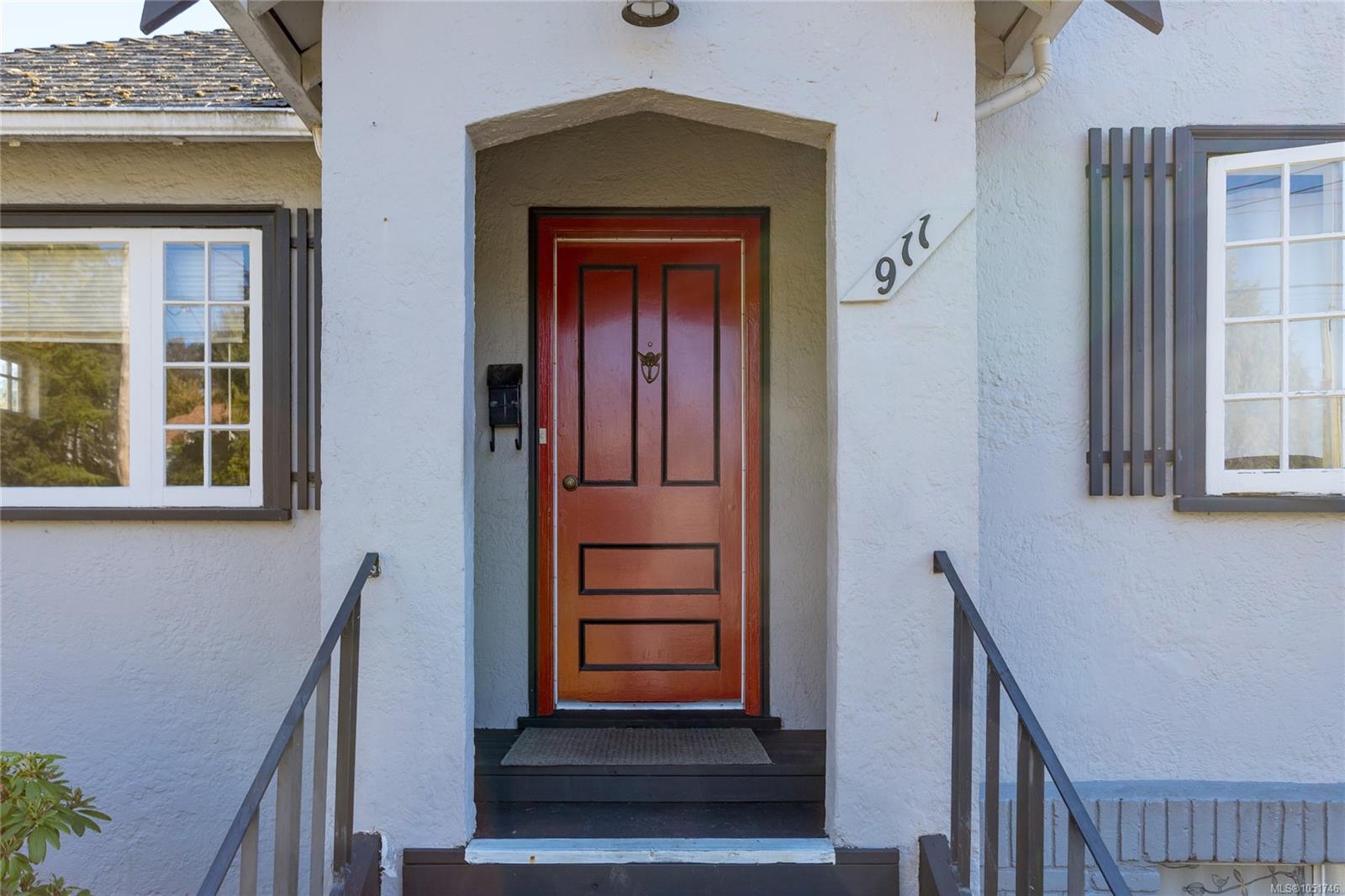 911 Darwin Ave — listing photo 3 of 30