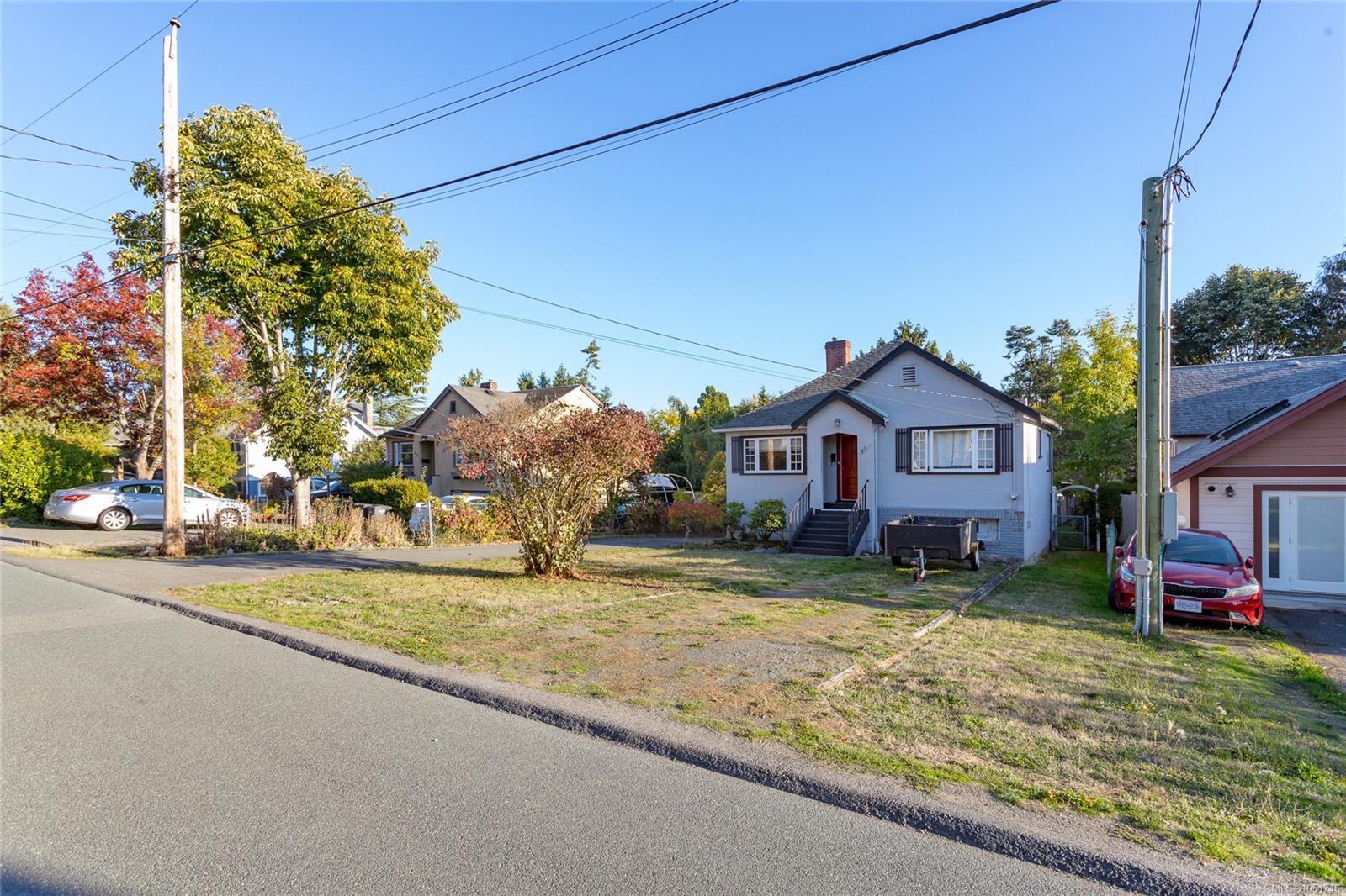 911 Darwin Ave — listing photo 4 of 30