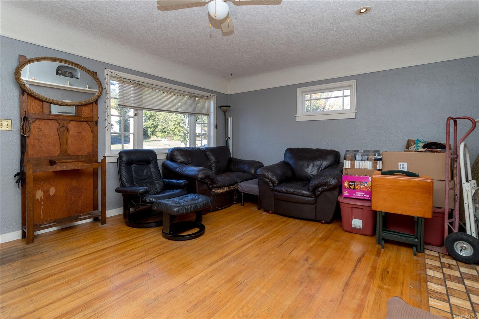 911 Darwin Ave — listing photo 8 of 30