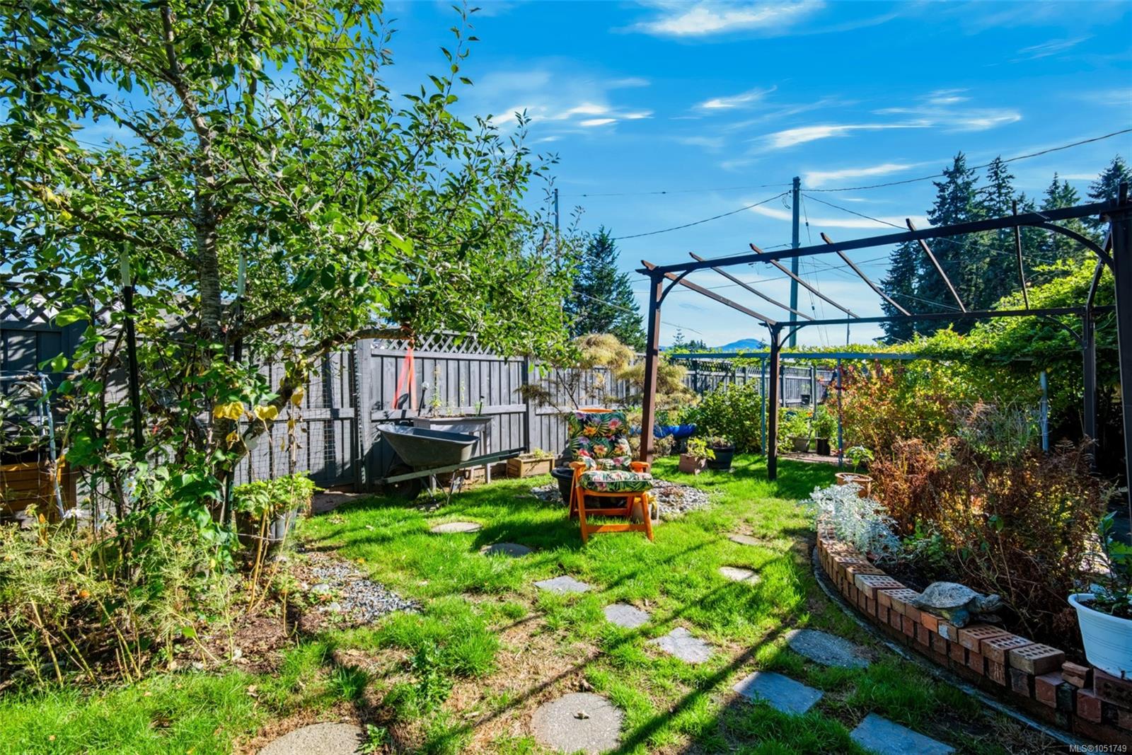 5470 Greenard St — listing photo 13 of 32