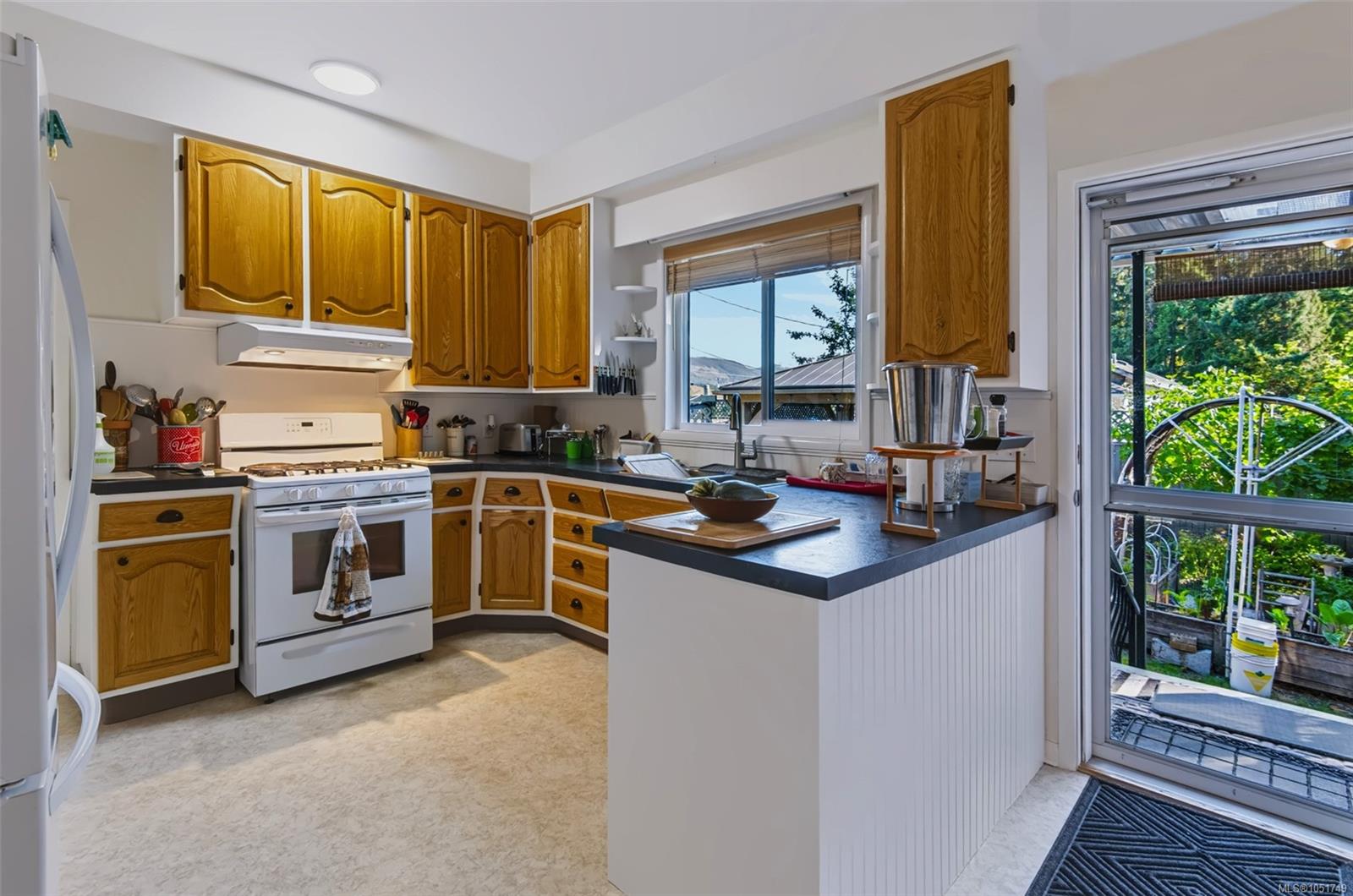 5470 Greenard St — listing photo 6 of 32
