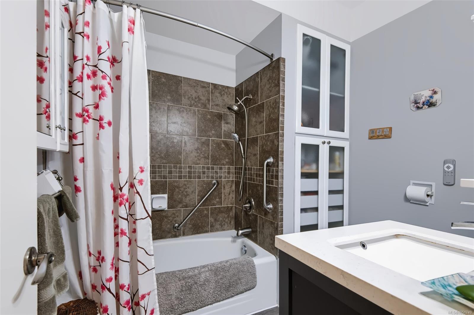 5470 Greenard St — listing photo 8 of 32