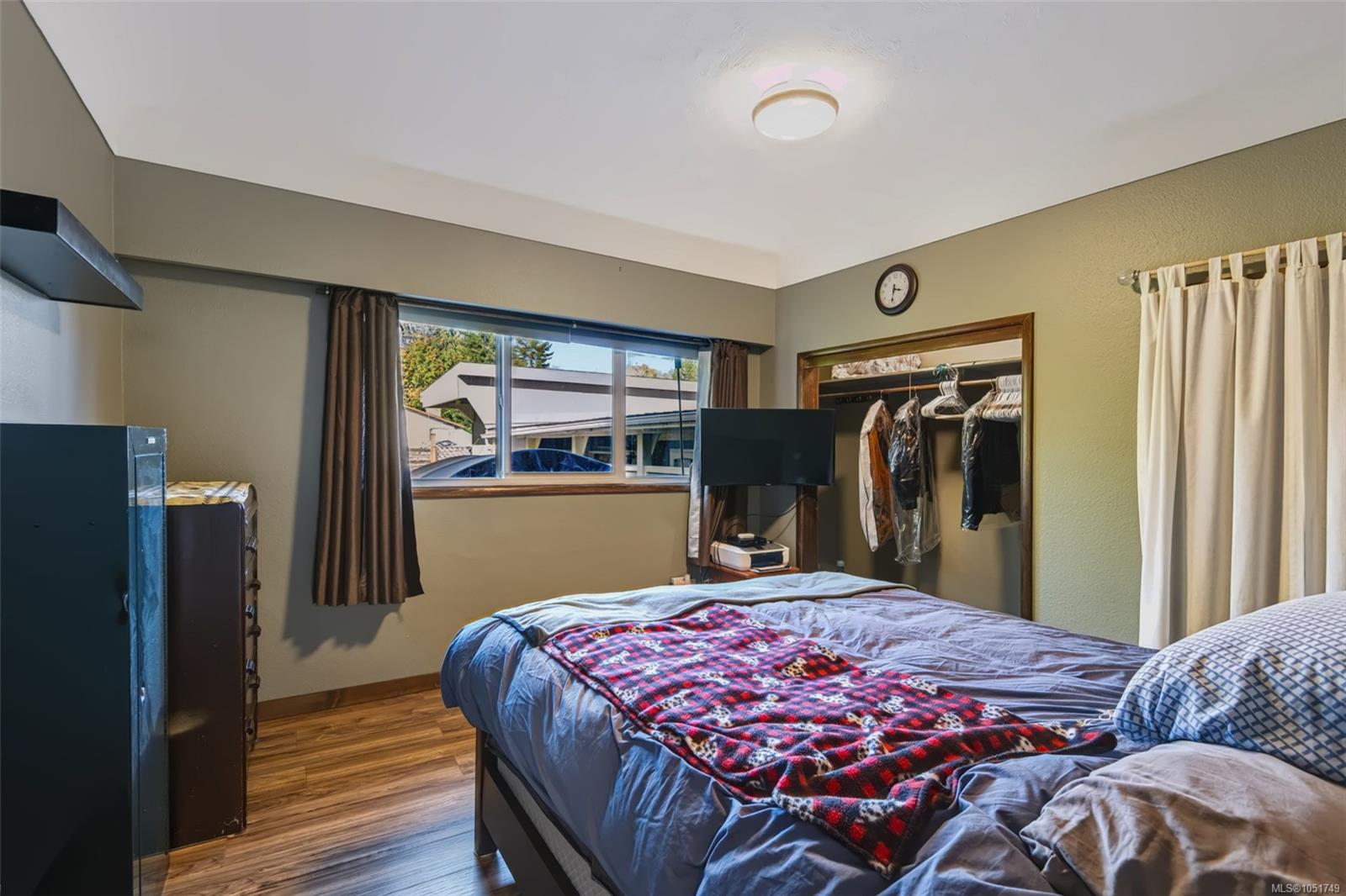 5470 Greenard St — listing photo 9 of 32