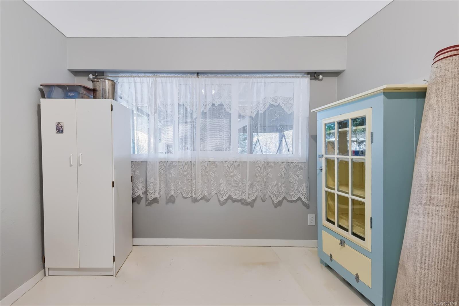 5470 Greenard St — listing photo 10 of 32