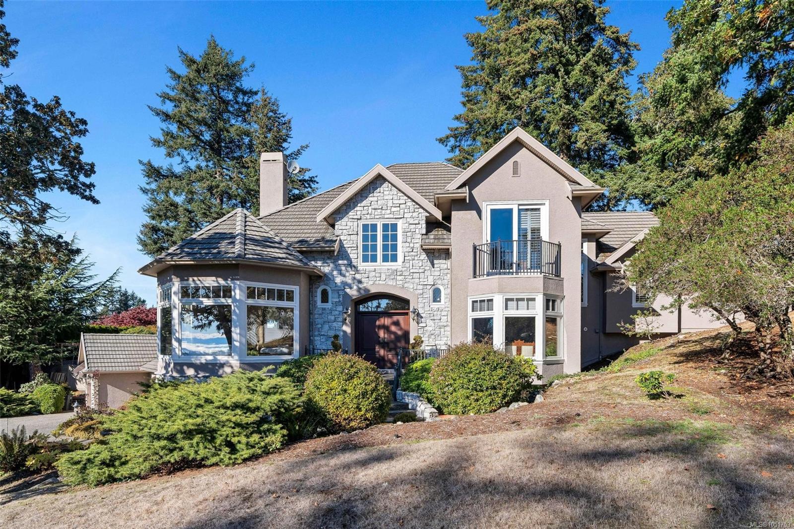 906 Cobblestone Lane — listing photo 2 of 77