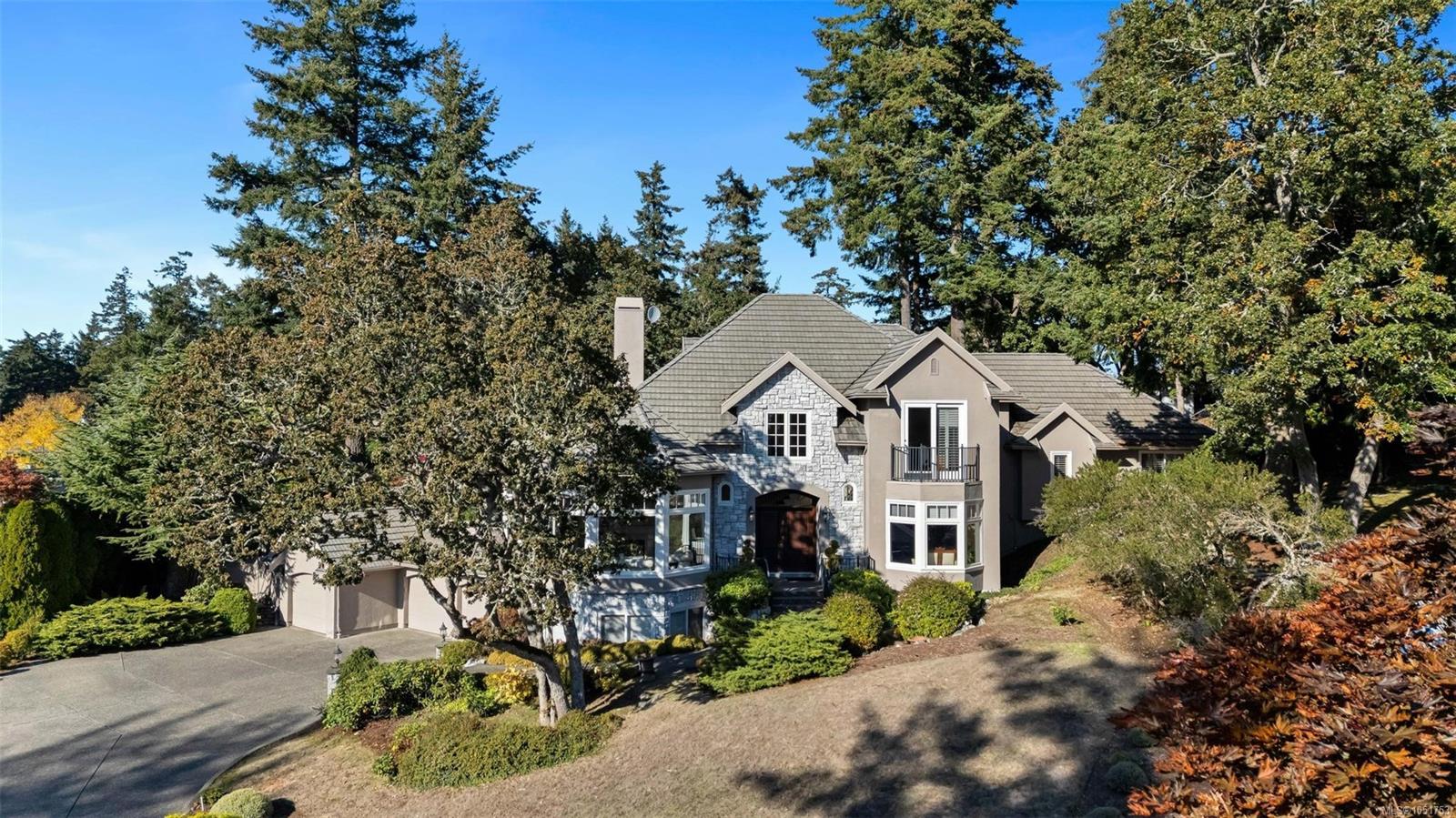 906 Cobblestone Lane — listing photo 3 of 77