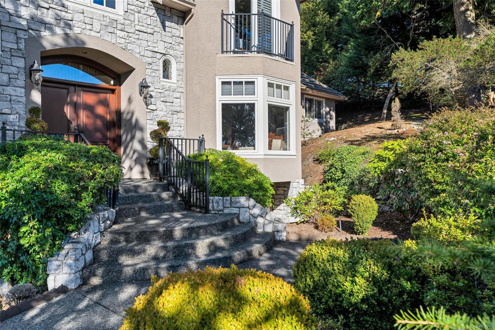906 Cobblestone Lane — listing photo 4 of 77