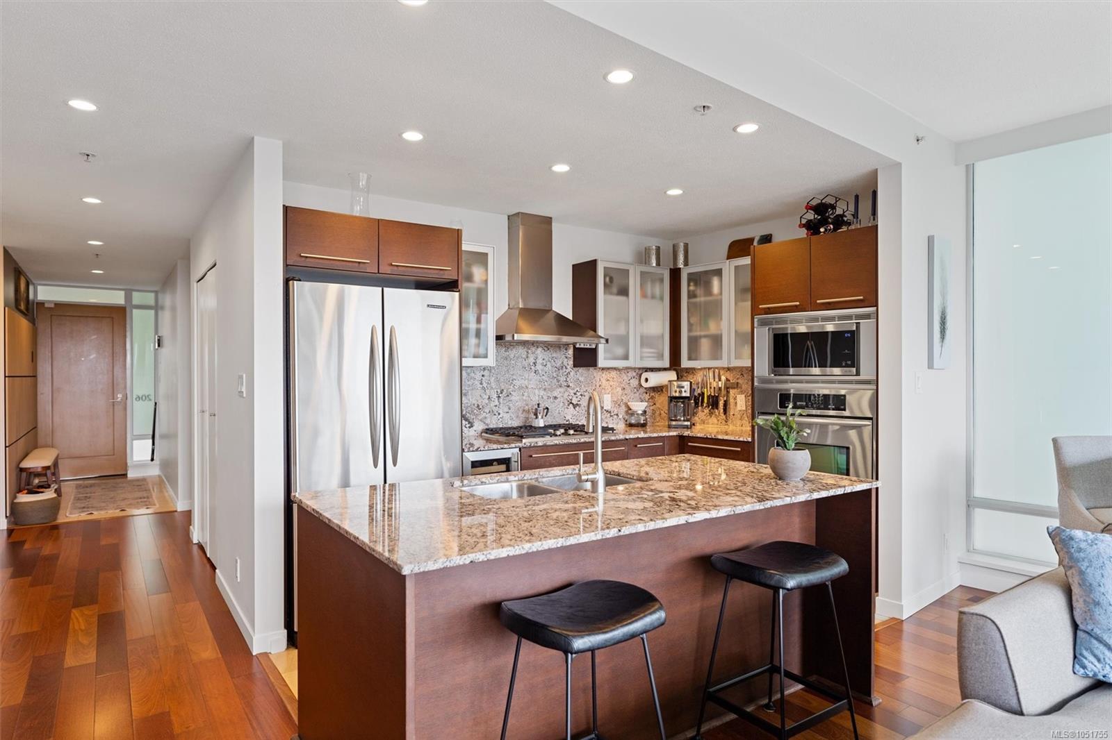 206-68 Songhees Rd — listing photo 7 of 46