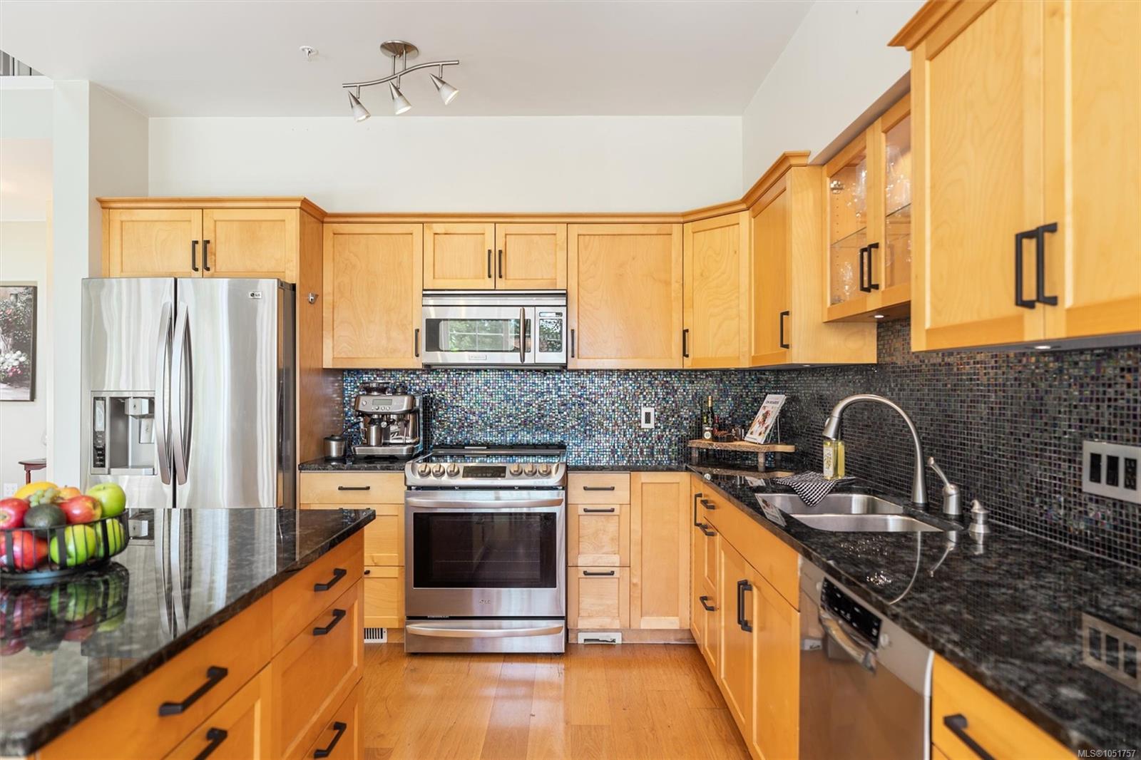 102-945 Bear Mountain Pkwy — listing photo 12 of 45