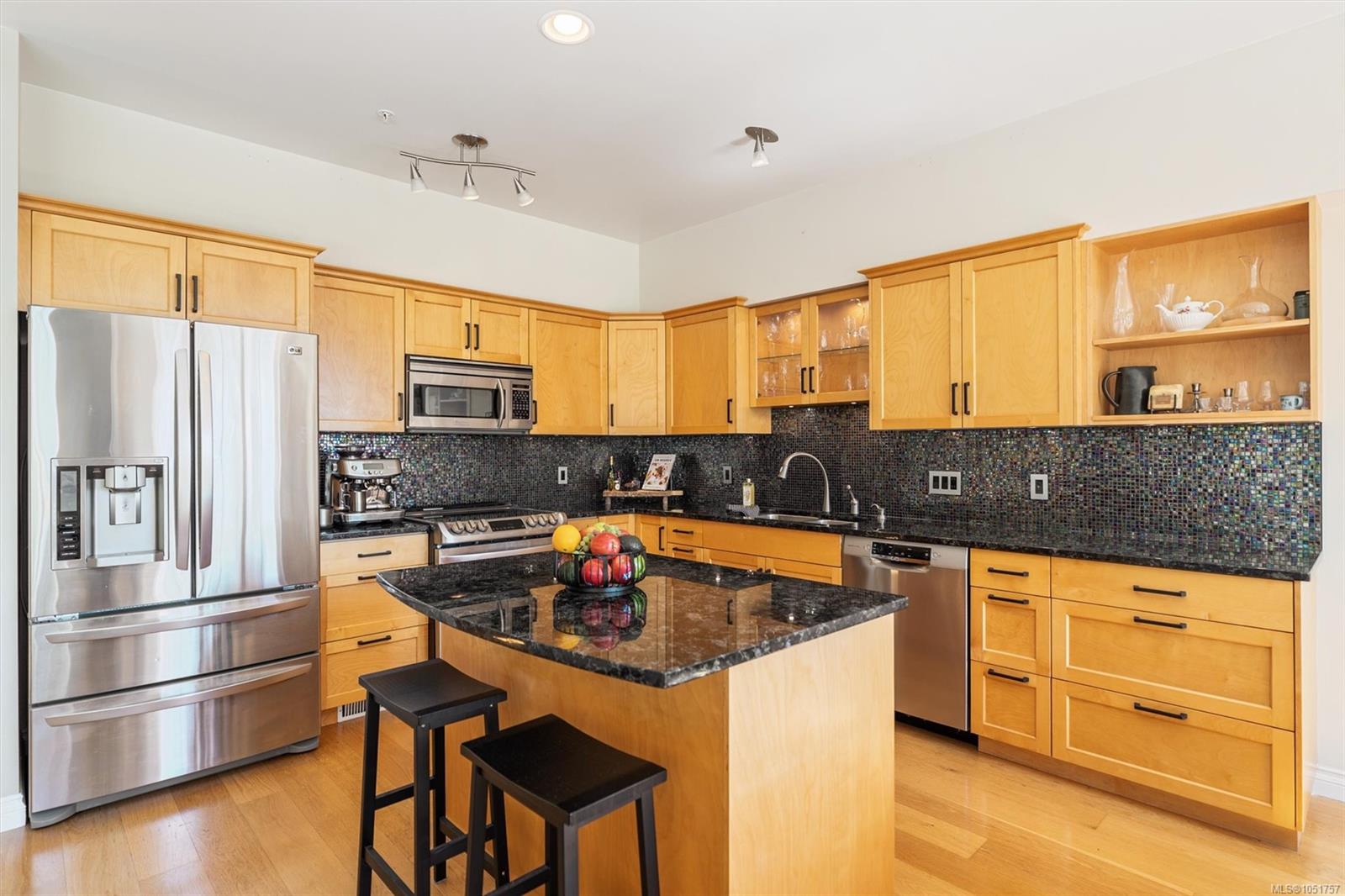 102-945 Bear Mountain Pkwy — listing photo 13 of 45