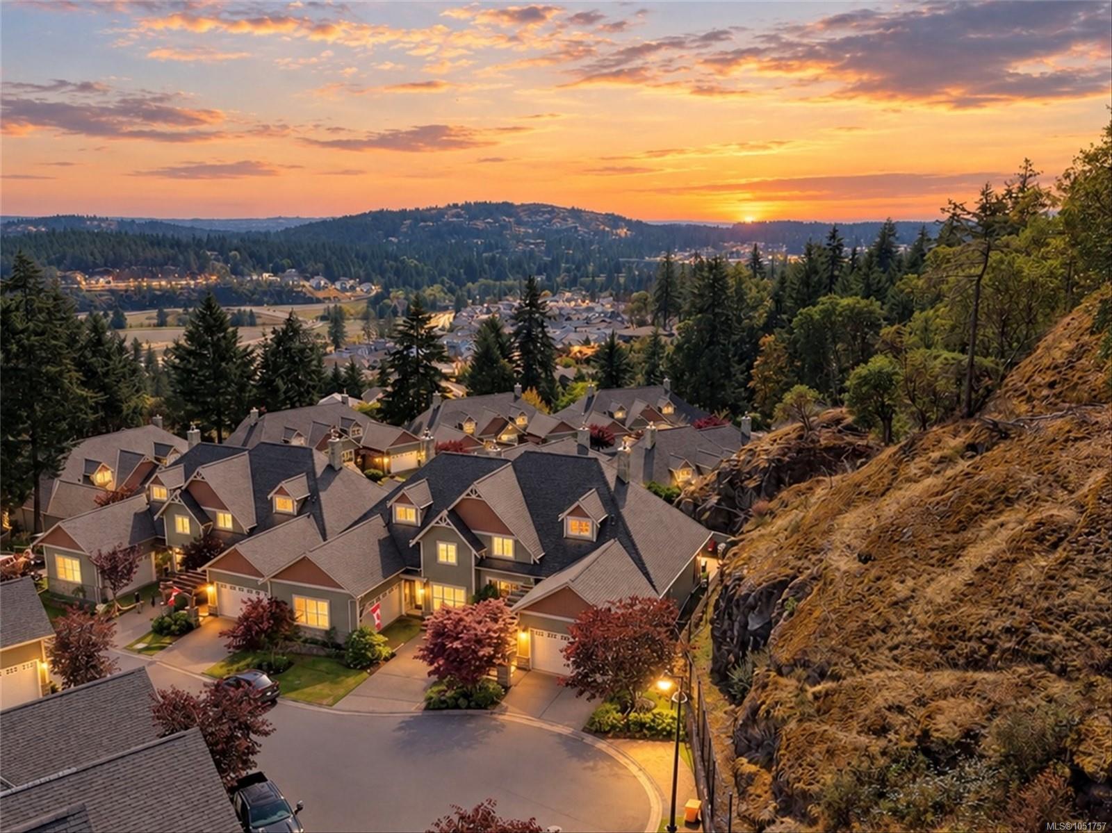 102-945 Bear Mountain Pkwy — listing photo 3 of 45