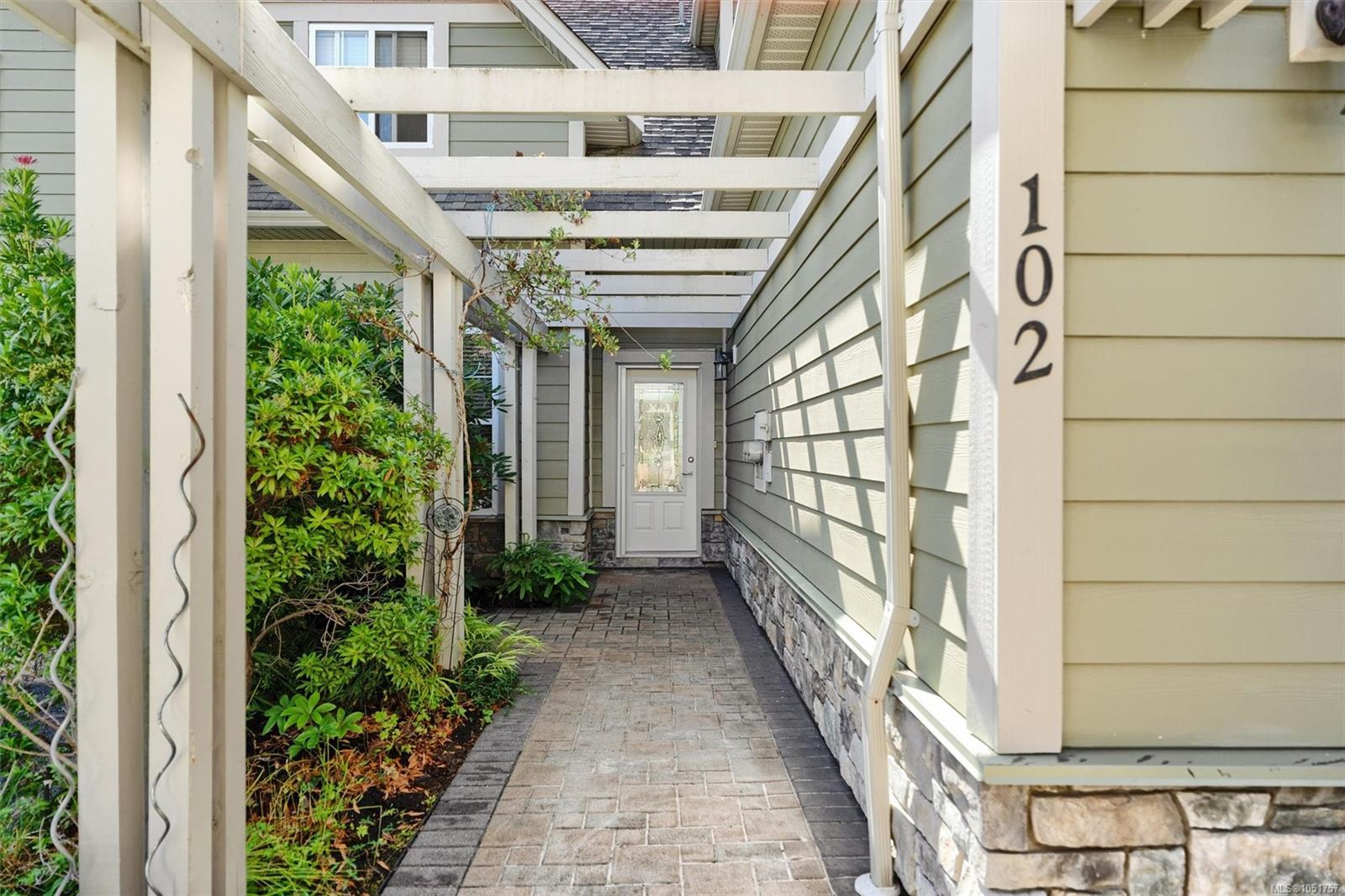 102-945 Bear Mountain Pkwy — listing photo 5 of 45