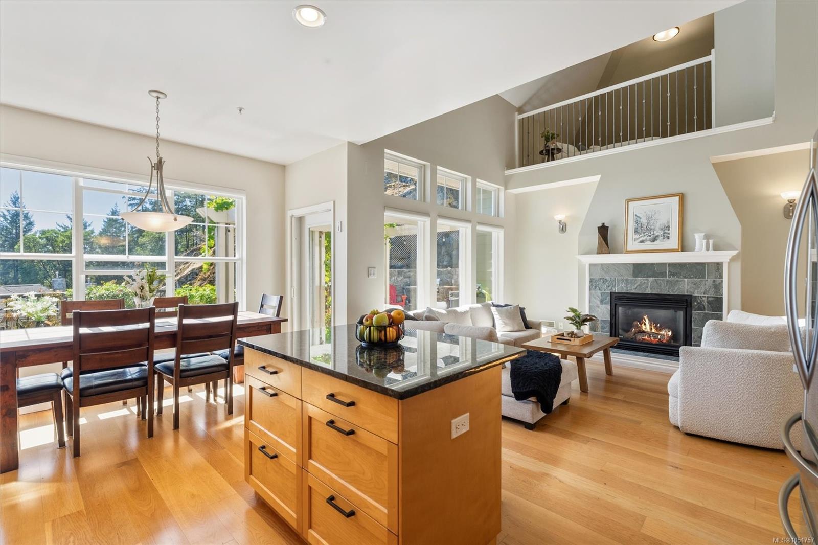 102-945 Bear Mountain Pkwy — listing photo 9 of 45