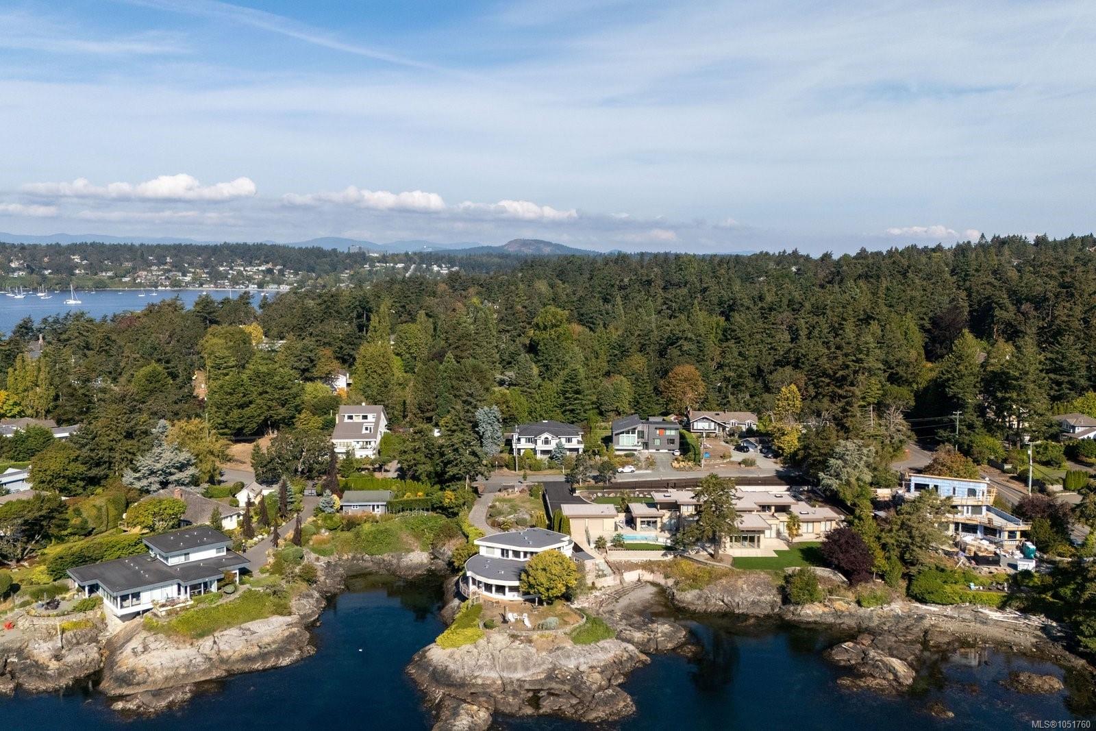 2980 Sea View Rd — listing photo 4 of 44