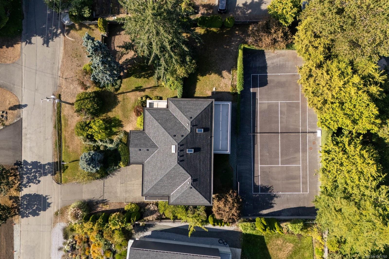 2980 Sea View Rd — listing photo 5 of 44