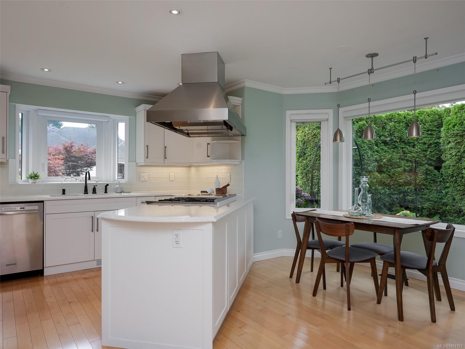 1198 Stonington Pl — listing photo 11 of 43