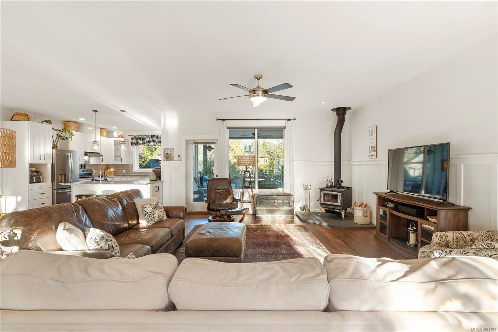 7371 Lakefront Dr — listing photo 11 of 78