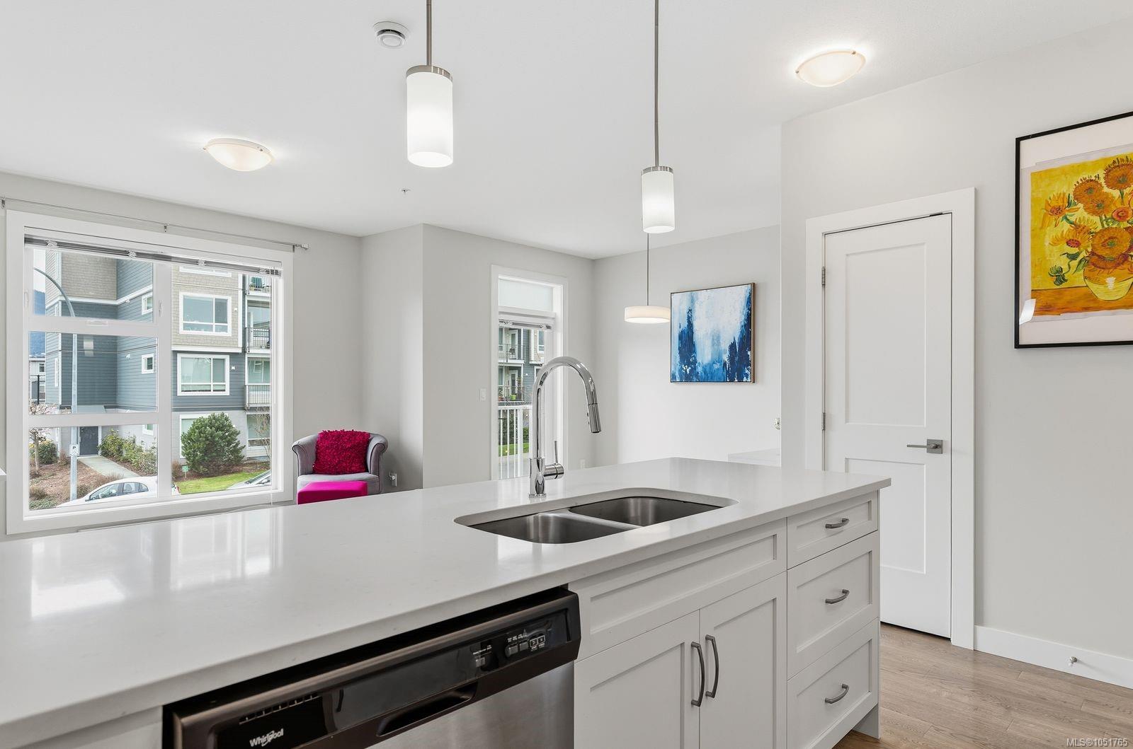 110-1800 Summerhill Pl — listing photo 11 of 38