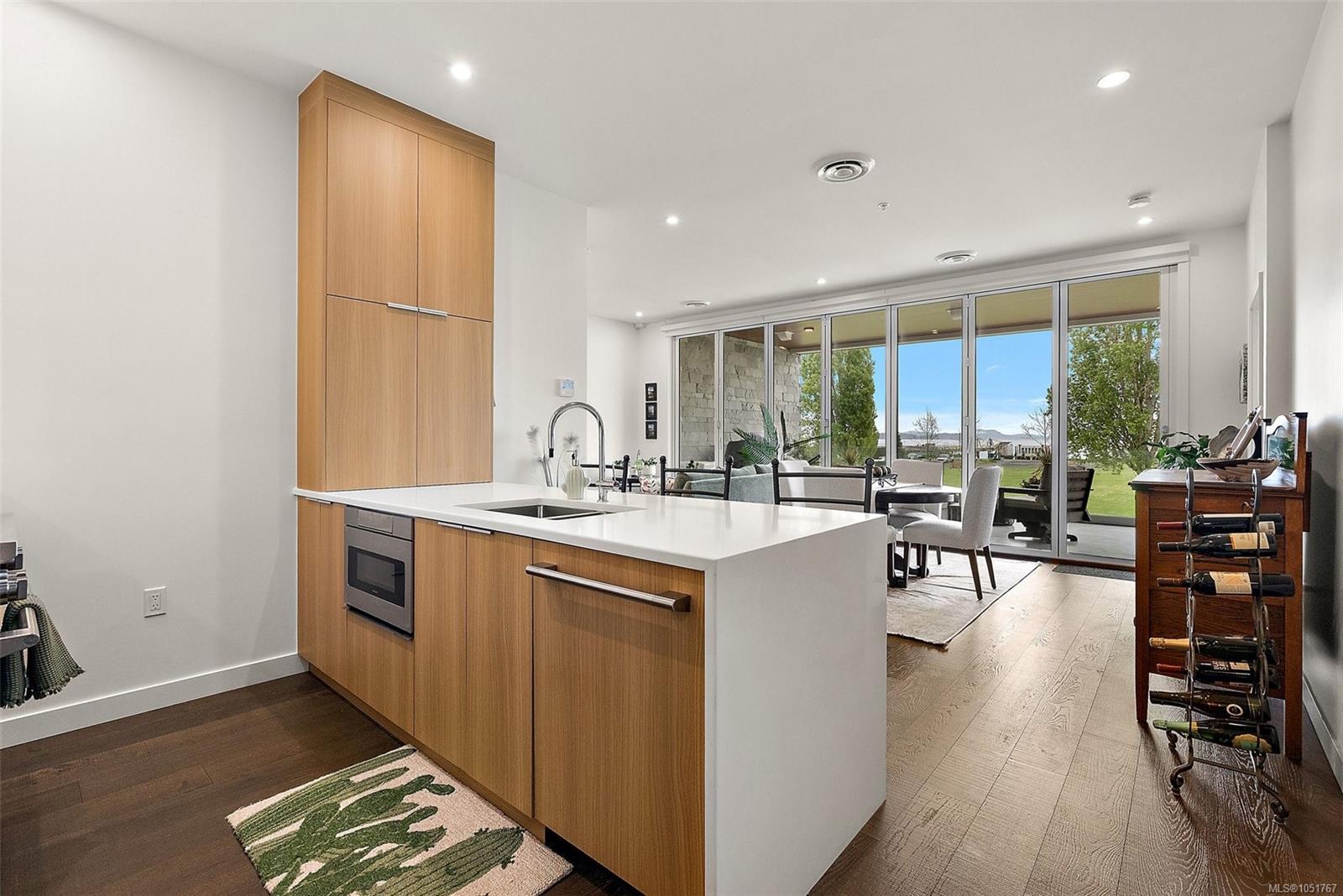 203-9570 Fifth St — listing photo 14 of 33