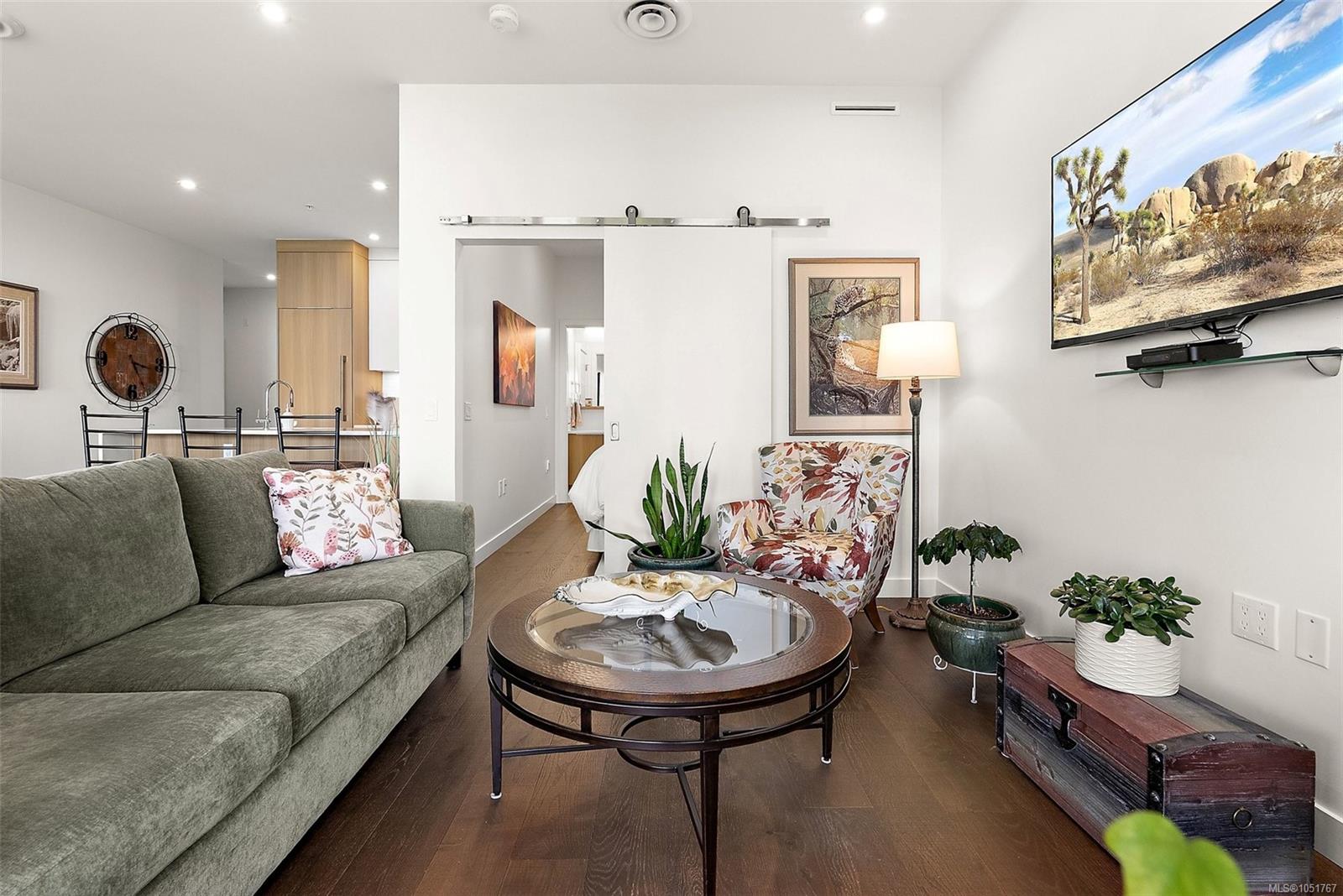 203-9570 Fifth St — listing photo 9 of 33