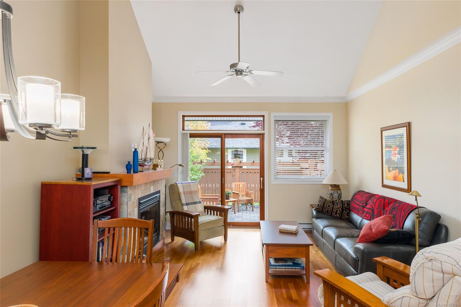 25-10520 McDonald Park Rd — listing photo 4 of 42