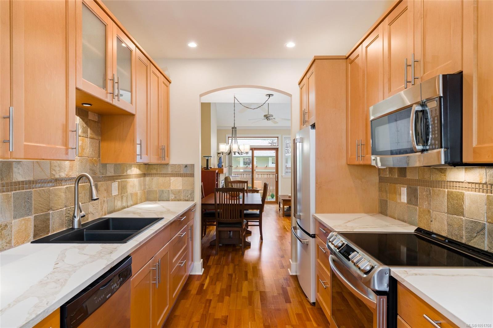 25-10520 McDonald Park Rd — listing photo 9 of 42
