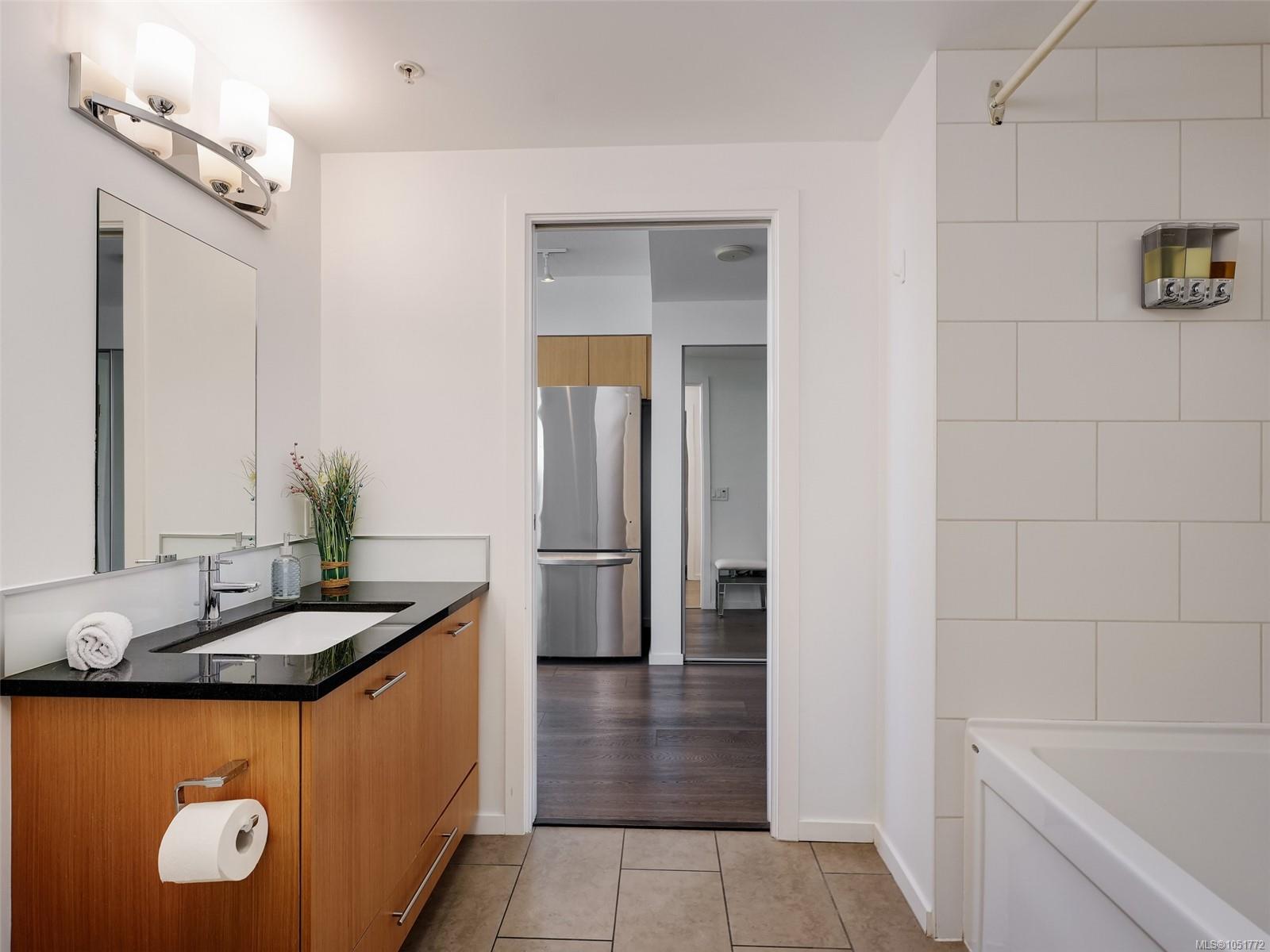 1106-834 Johnson St — listing photo 14 of 23