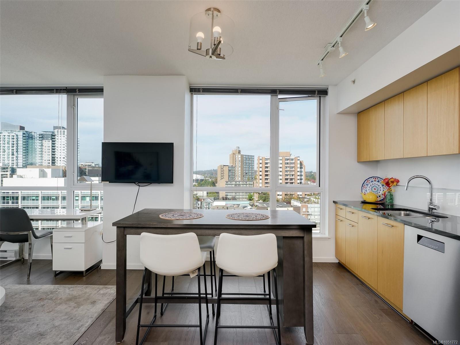 1106-834 Johnson St — listing photo 9 of 23