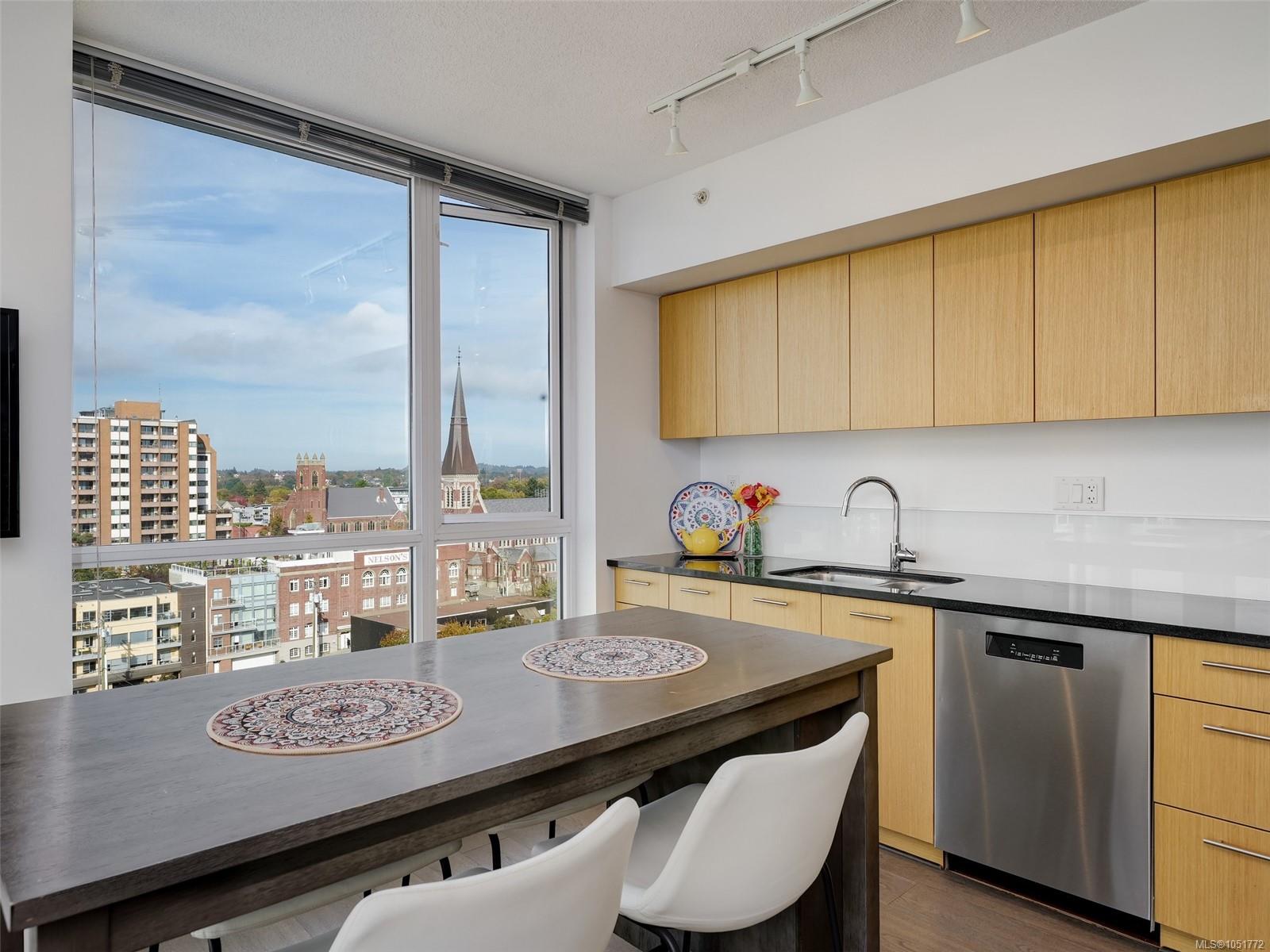 1106-834 Johnson St — listing photo 10 of 23