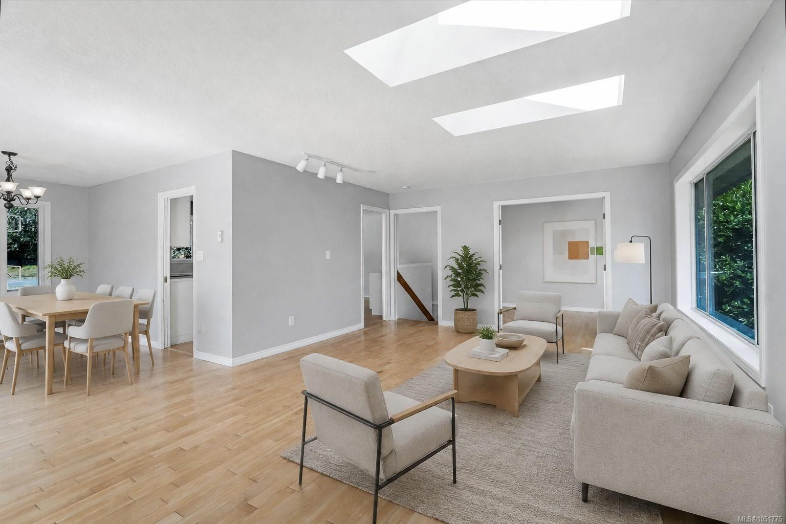 4833 Maplegrove St — listing photo 11 of 63