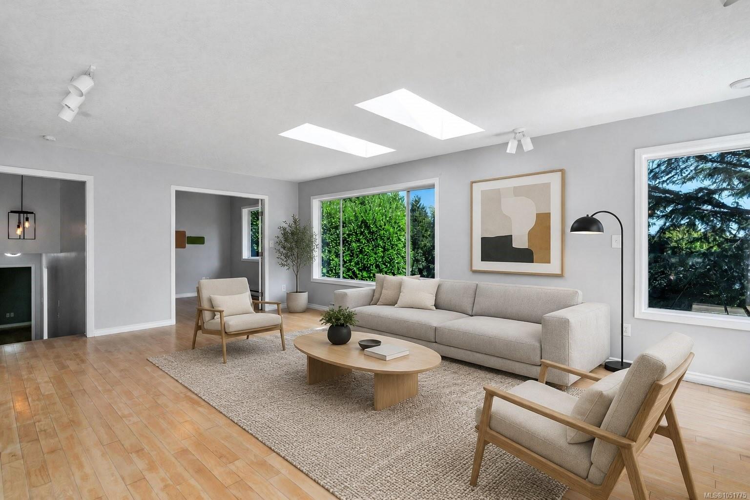4833 Maplegrove St — listing photo 5 of 63