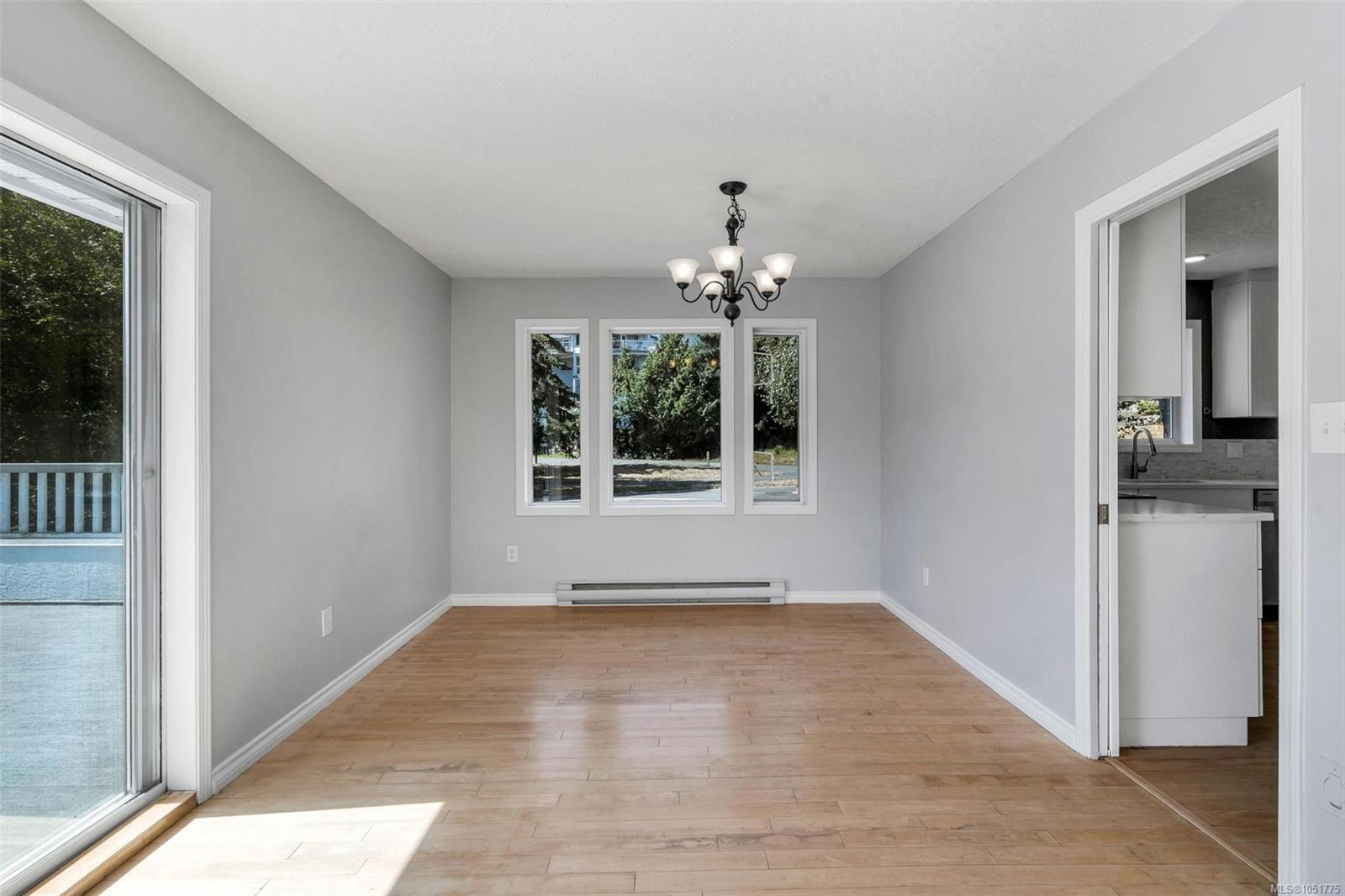 4833 Maplegrove St — listing photo 8 of 63