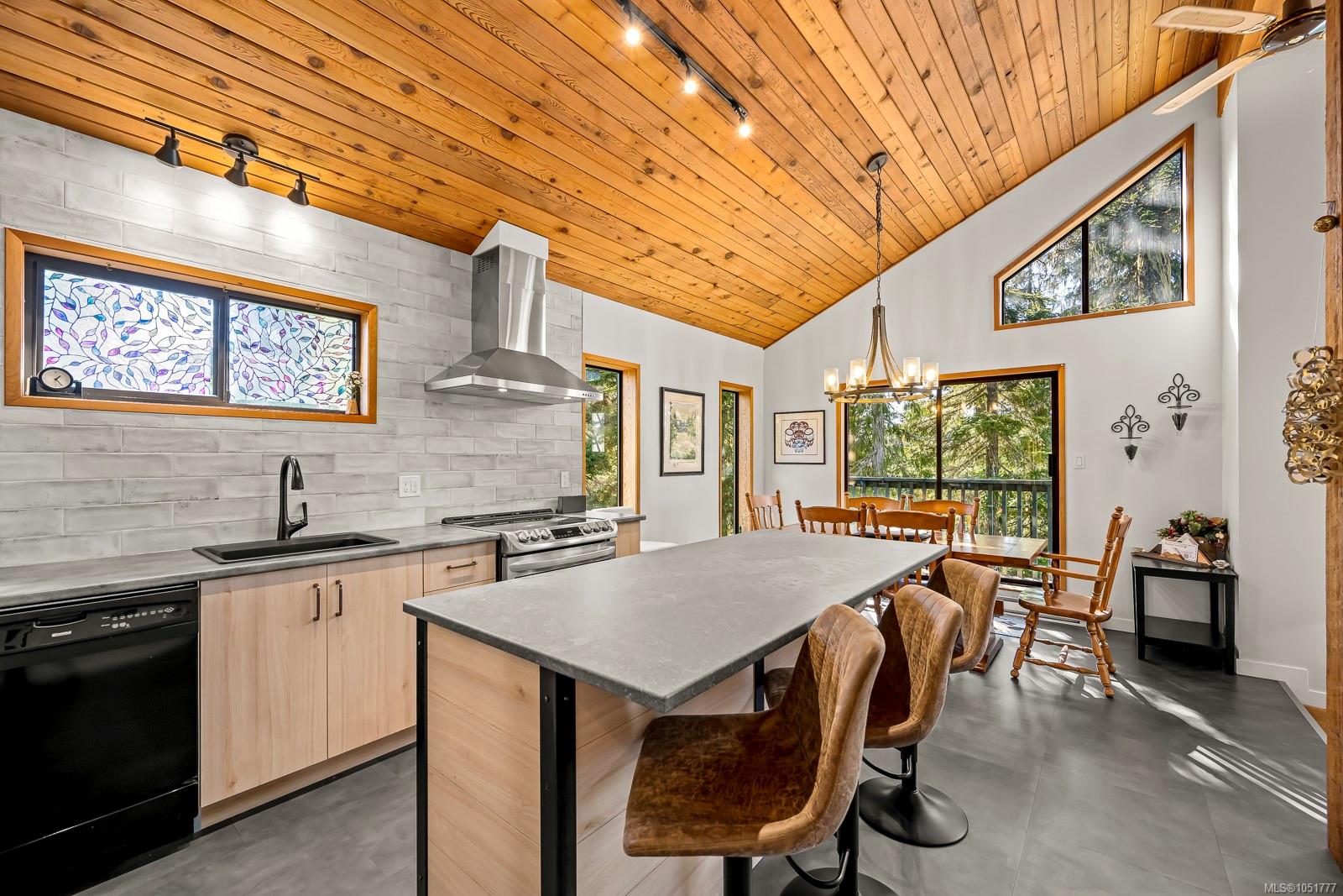 893 Clinton Wood Crt — listing photo 3 of 65