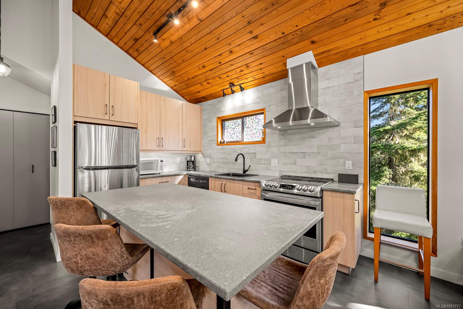 893 Clinton Wood Crt — listing photo 7 of 65