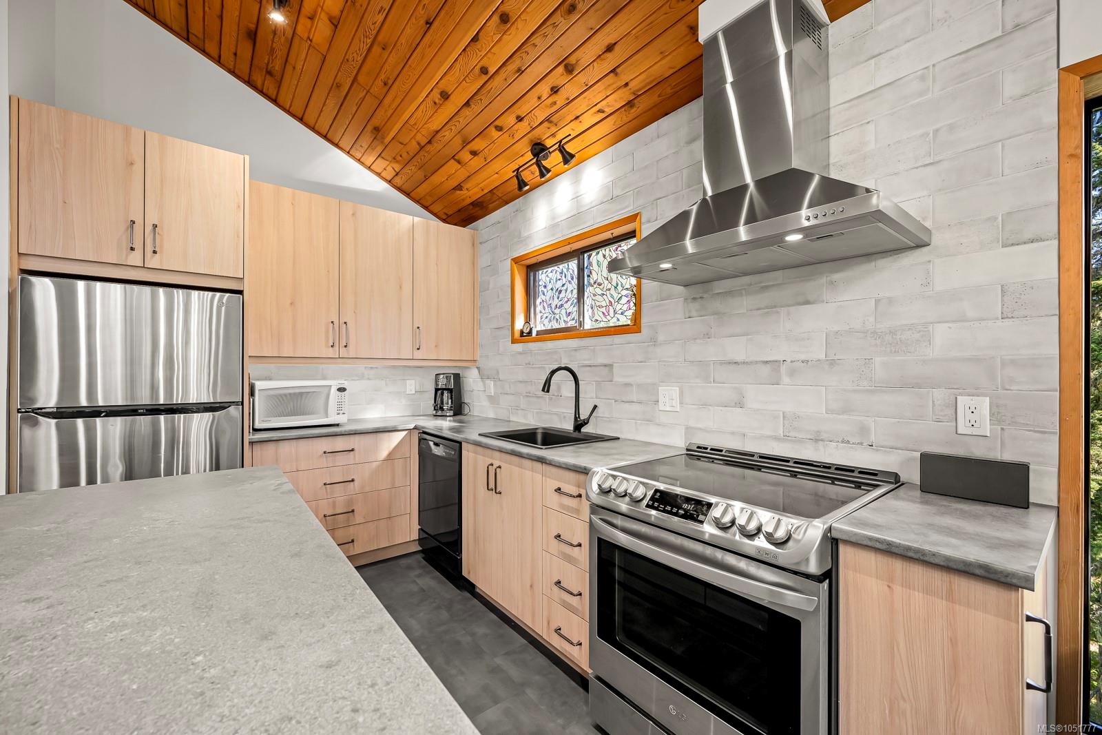 893 Clinton Wood Crt — listing photo 8 of 65