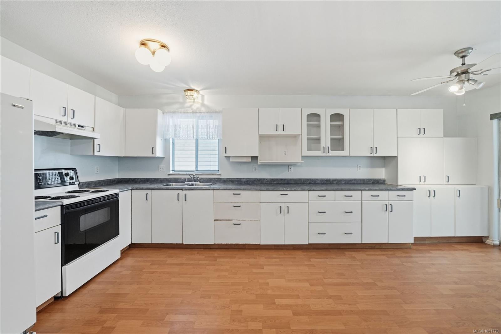 1846 Begonia Way — listing photo 12 of 42